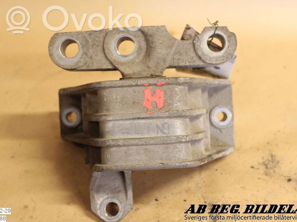 Engine mounting bracket   9156944