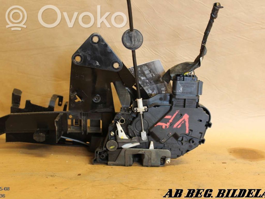 Priekšpusē slēdzene   3M5AR21813MR