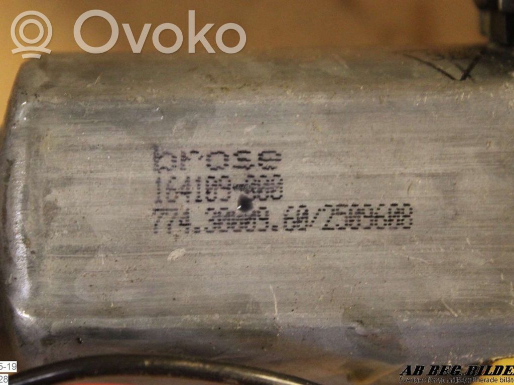 Saab 9000 CS Front door window regulator with motor 