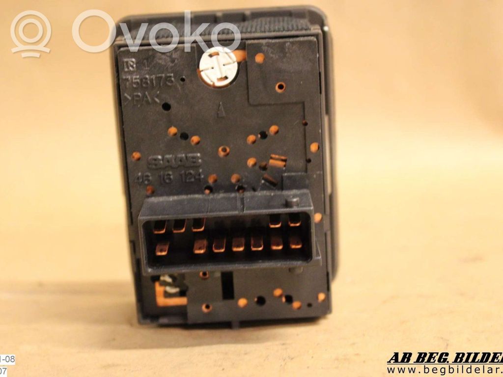 Light switch   758173,4616124