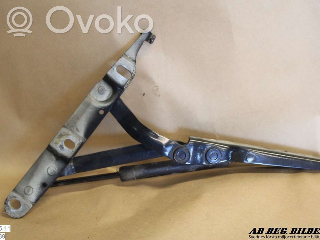 Tailgate/trunk/boot hinge   8A5827301A