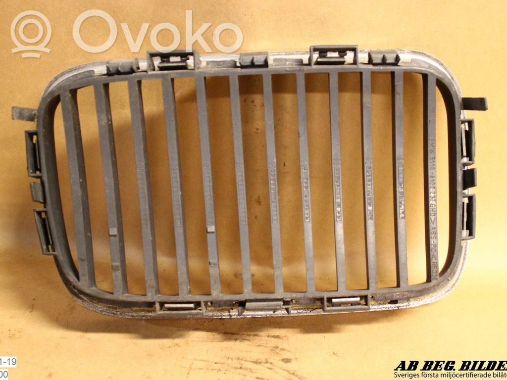 Front bumper upper radiator grill   51138122237