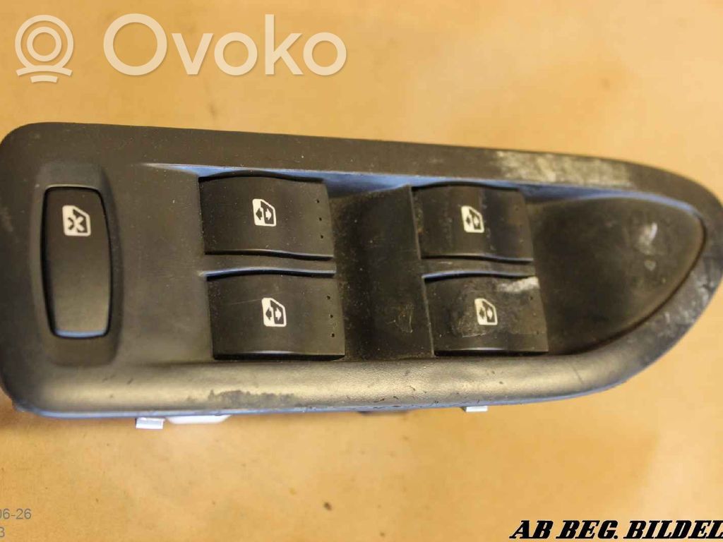 Electric window control switch   8200397299
