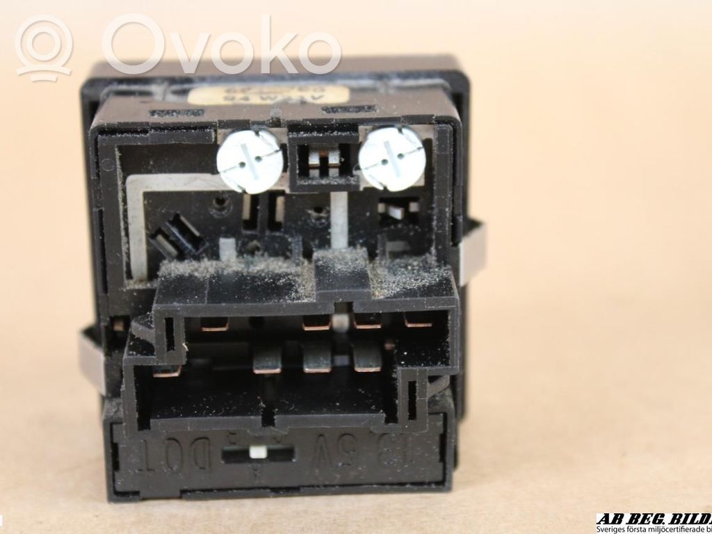 Light switch   6849766