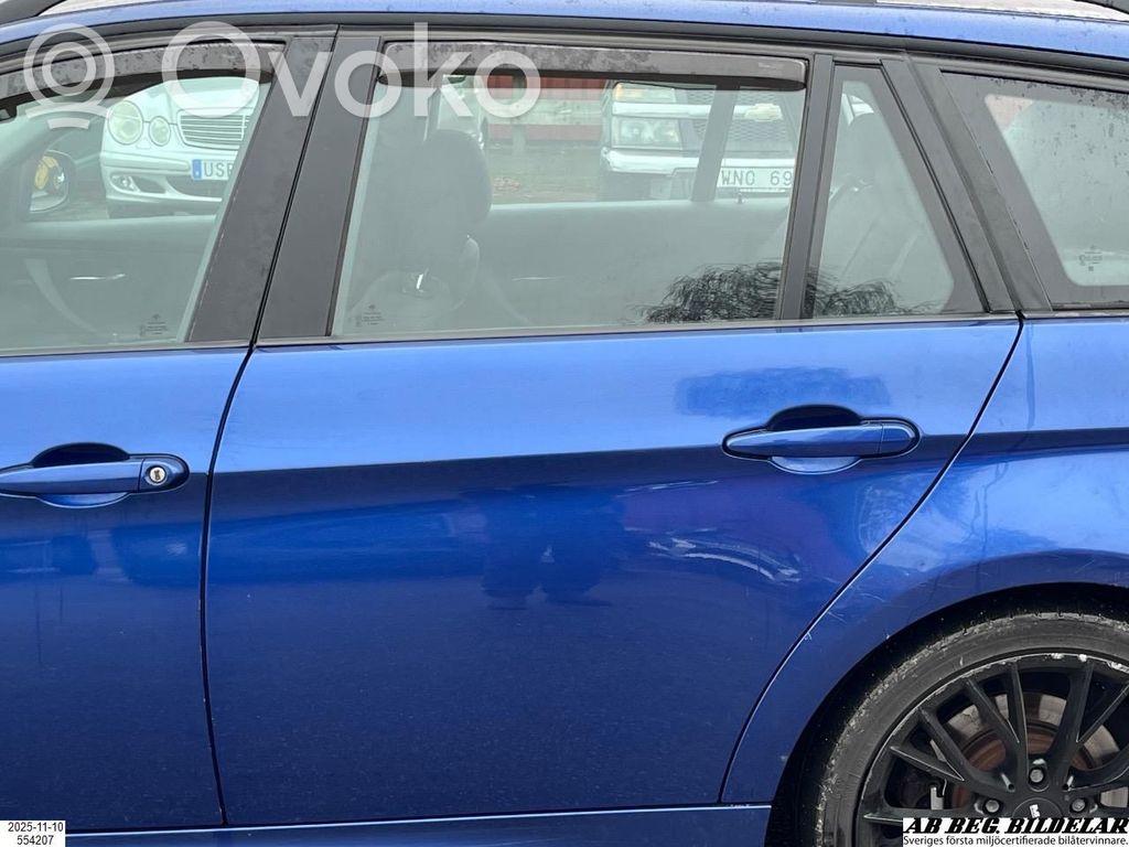 Rear door   41009628751