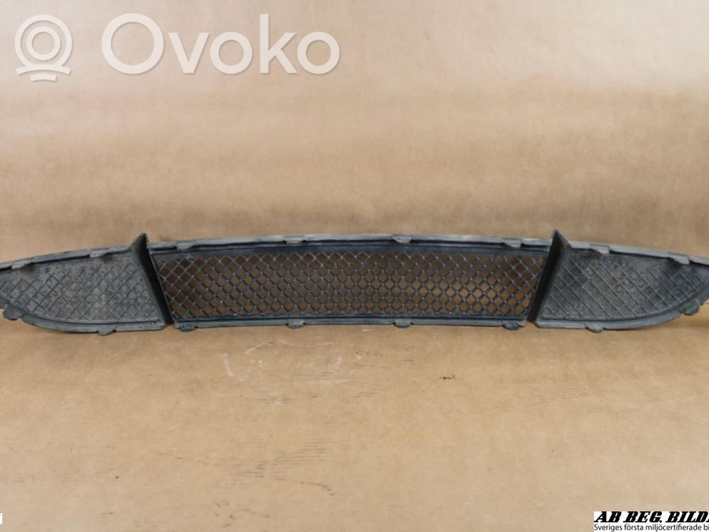 BMW 1 E81 E87 Griglia superiore del radiatore paraurti anteriore 