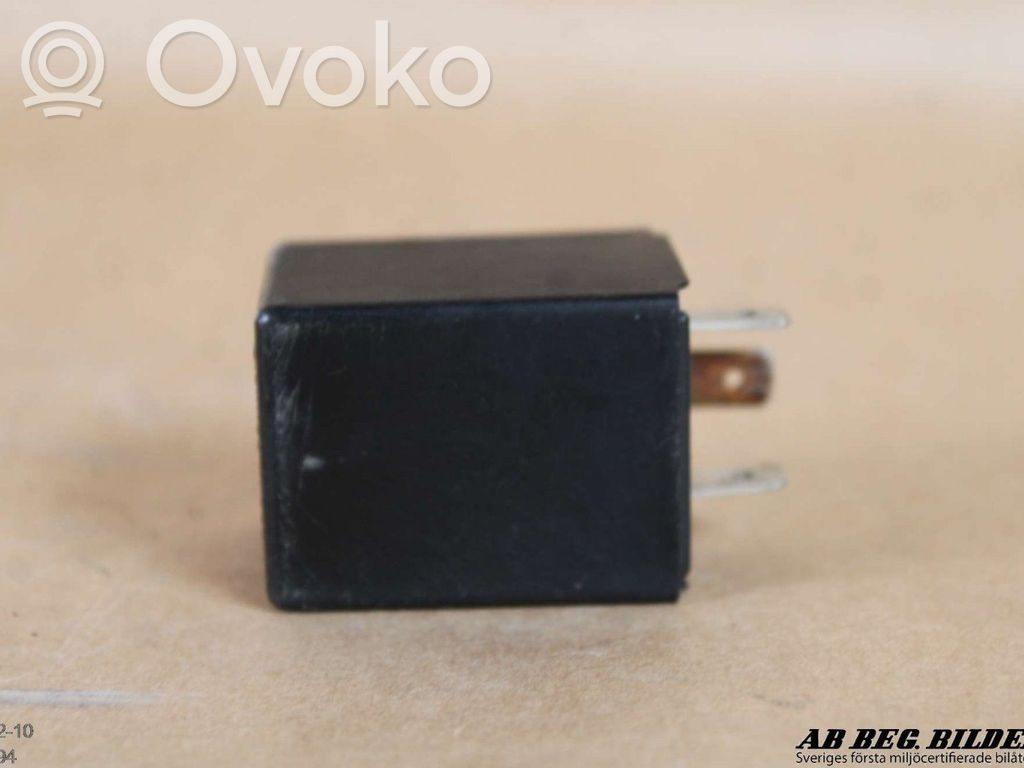 Hazard warning light relay   1367001