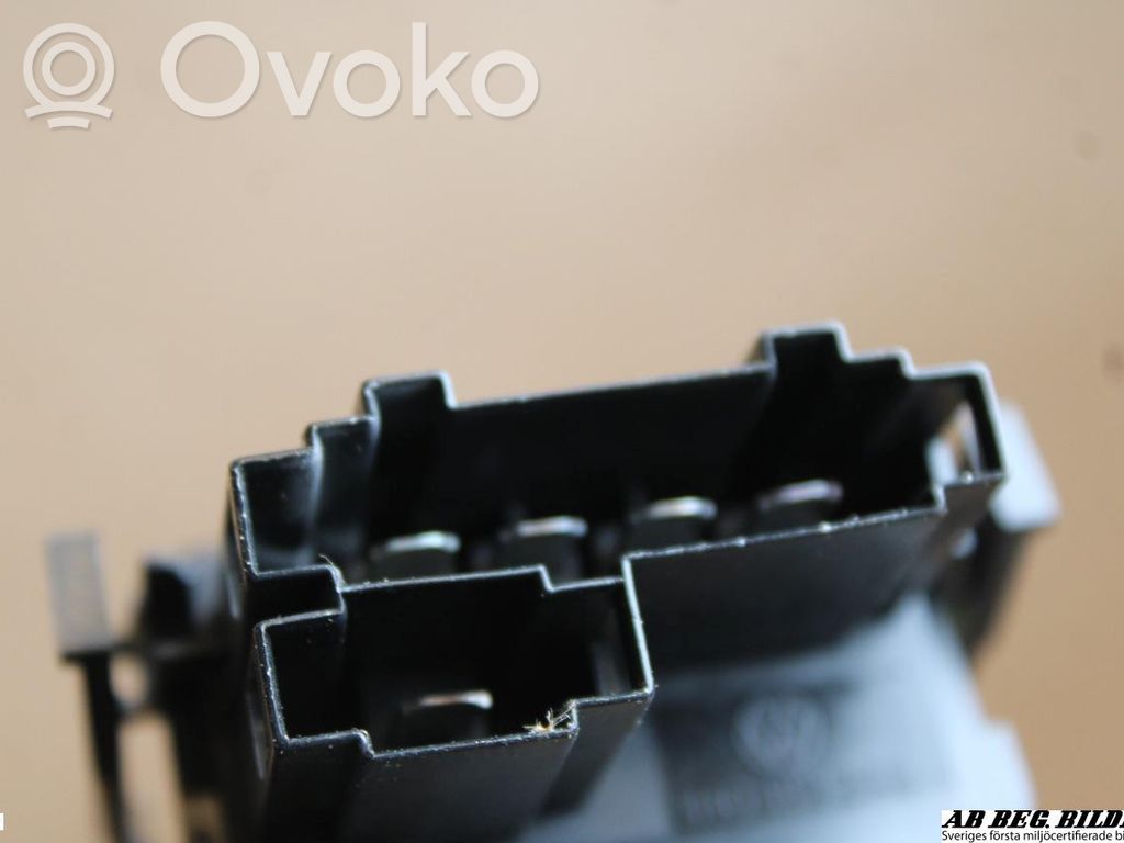 Volkswagen Golf III Rezystor / Opornik dmuchawy nawiewu 