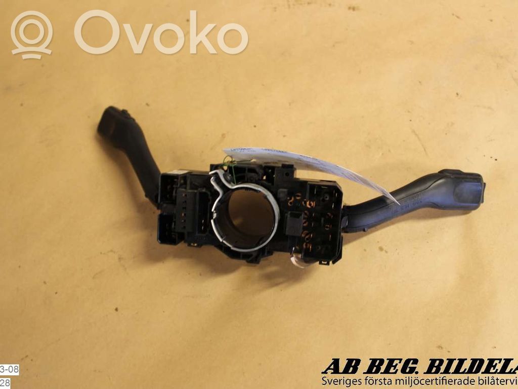 Audi A6 S6 C5 4B Pyyhkimen/suuntavilkun vipukytkin 