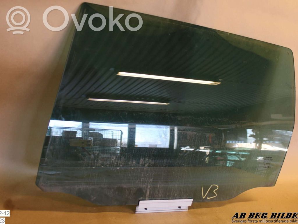 Volvo V70 aizmugurējo durvju stikls 