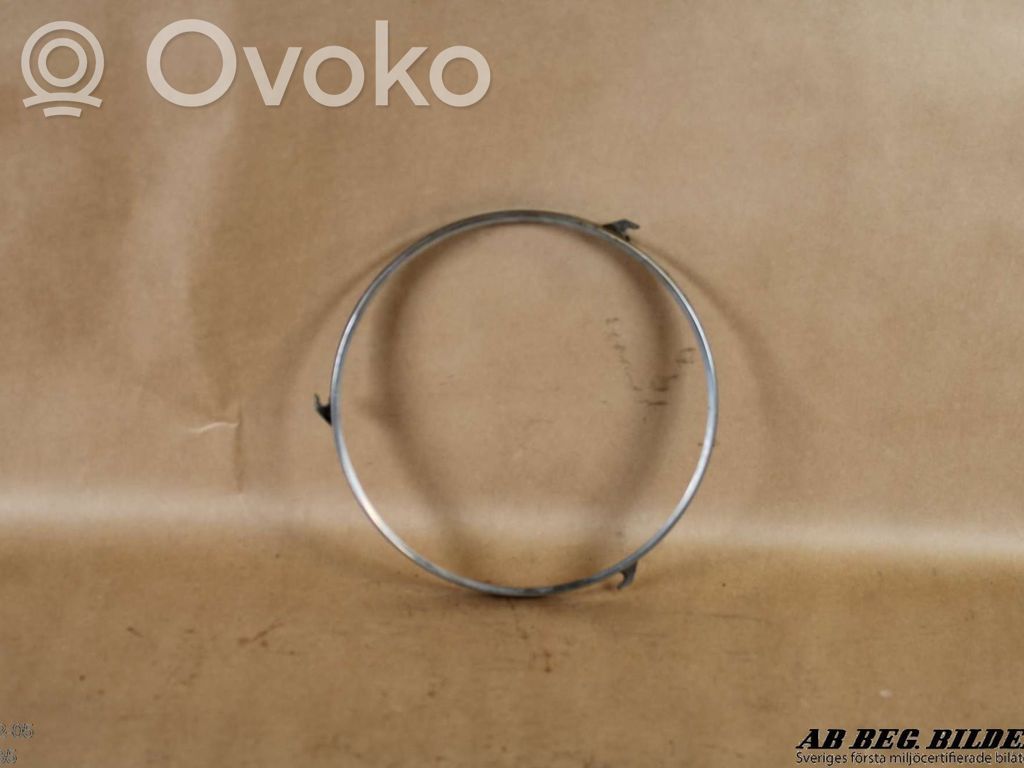 Volvo 160 Moulure sous phares