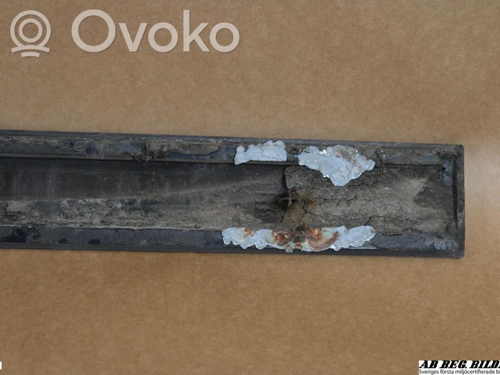 Volvo V70 Priekšpusē durvju dekoratīvā apdare (moldings)