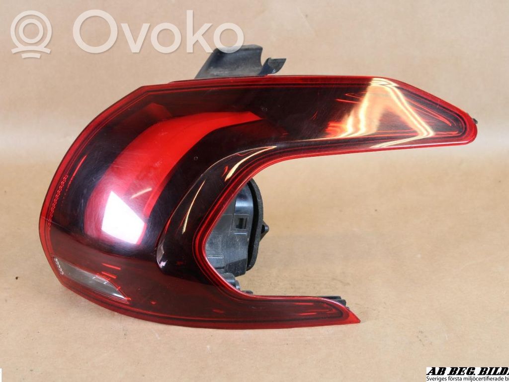 Peugeot 2008 I Rückleuchte Heckleuchte 