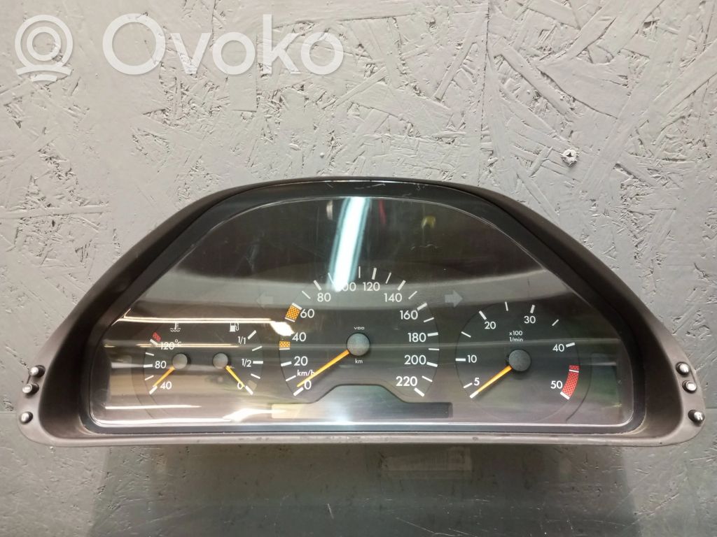Mercedes-Benz E W210 Licznik / Prędkościomierz 