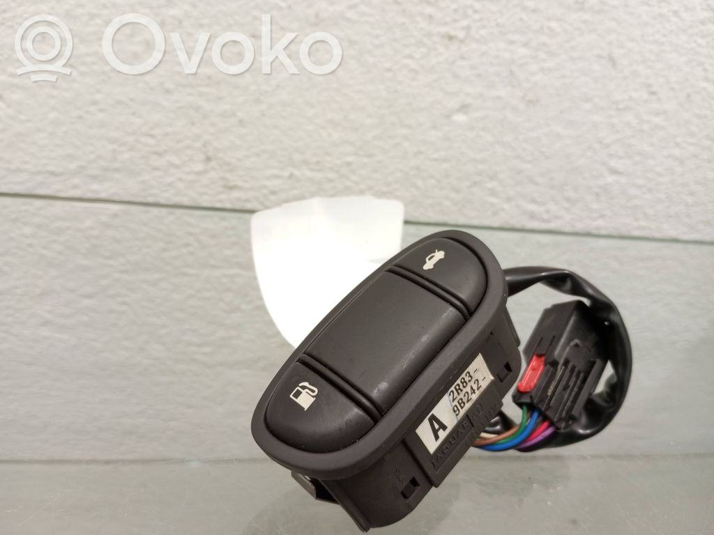 Jaguar S-Type Fuel tank opening switch 