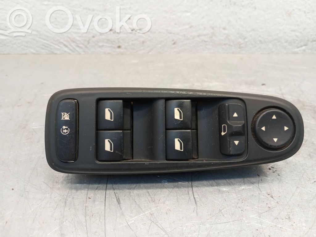 Citroen C4 I Picasso Elektrinių langų jungtukas 