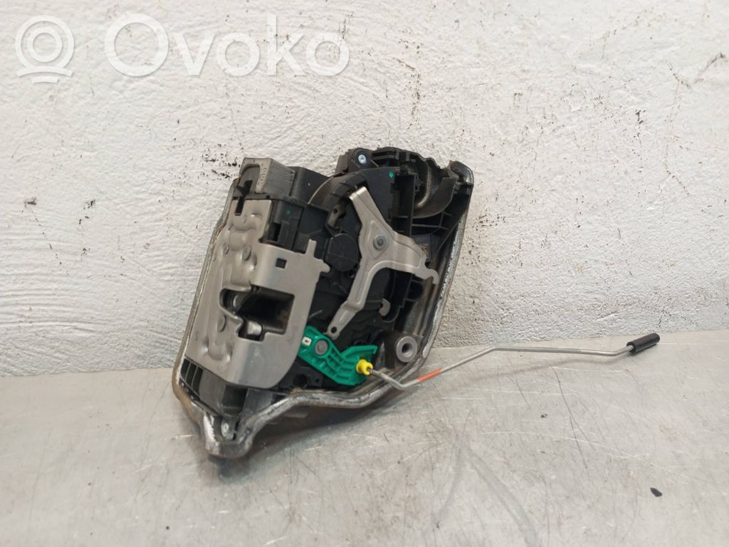 BMW 5 G30 G31 G38 Zamek drzwi tylnych 