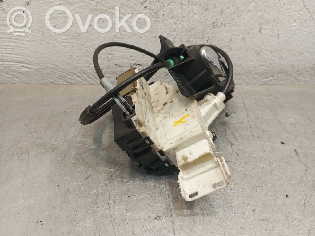 Citroen C4 I Priekšpusē slēdzene 