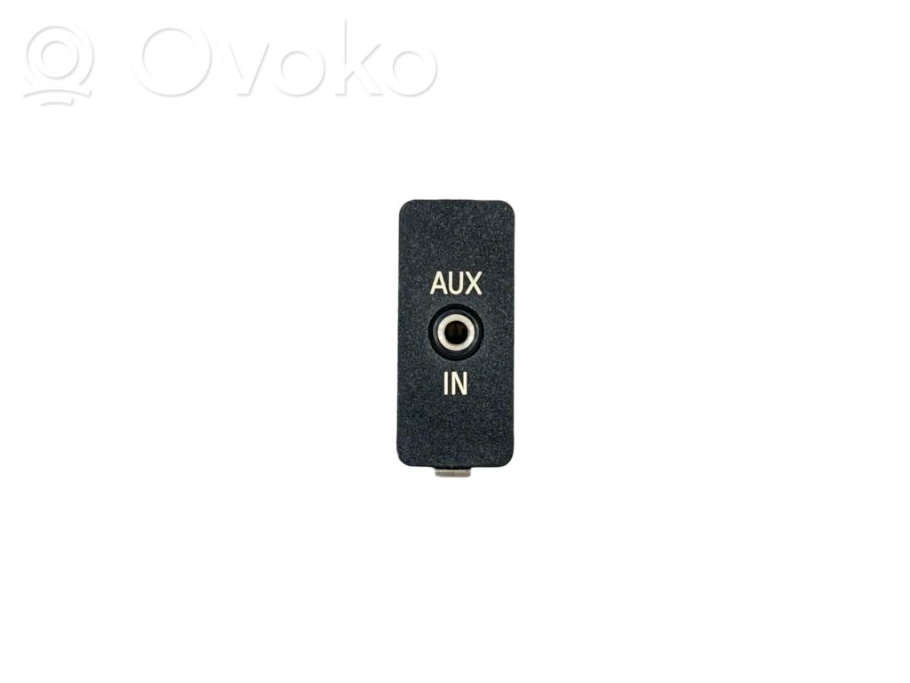 AUX-pistokeliitin   6930561,61316930561