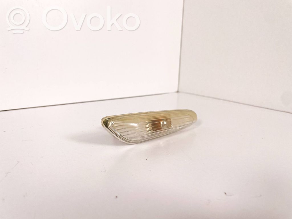 Front fender indicator light   6932998,63136932998,6939816