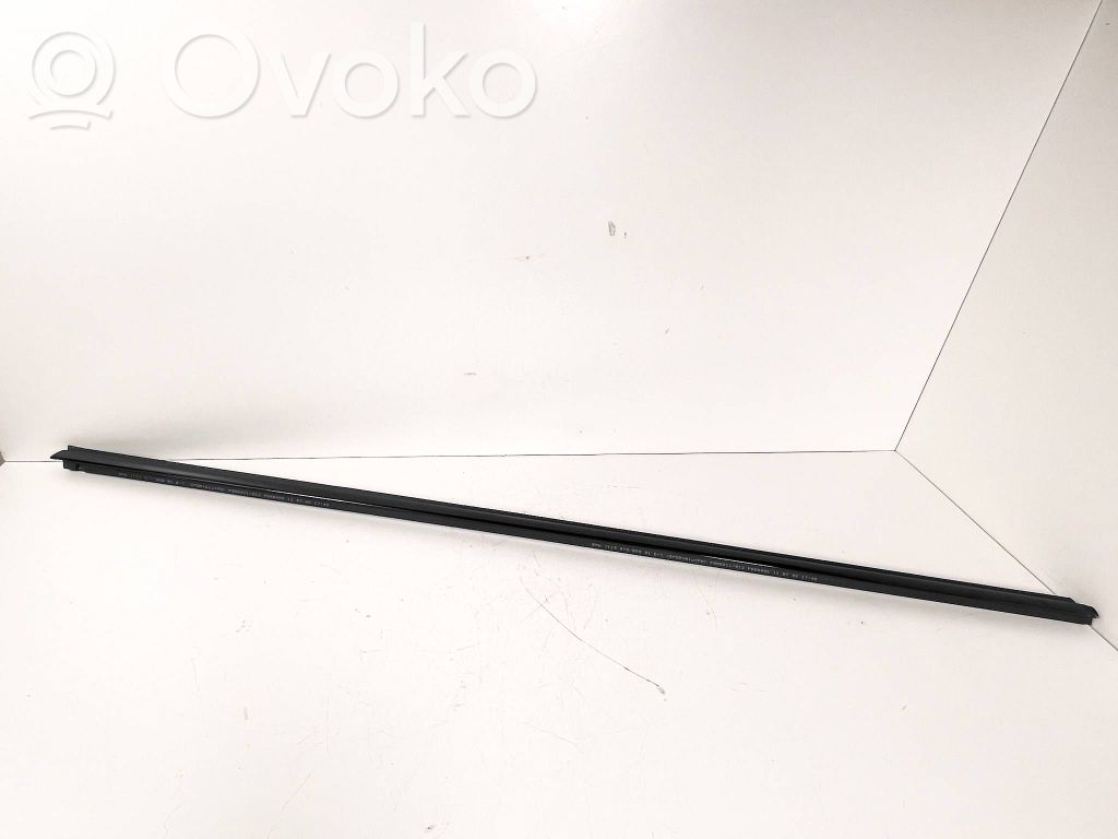 BMW 3 E92 E93 Priekšpusē durvju stikla apdare 