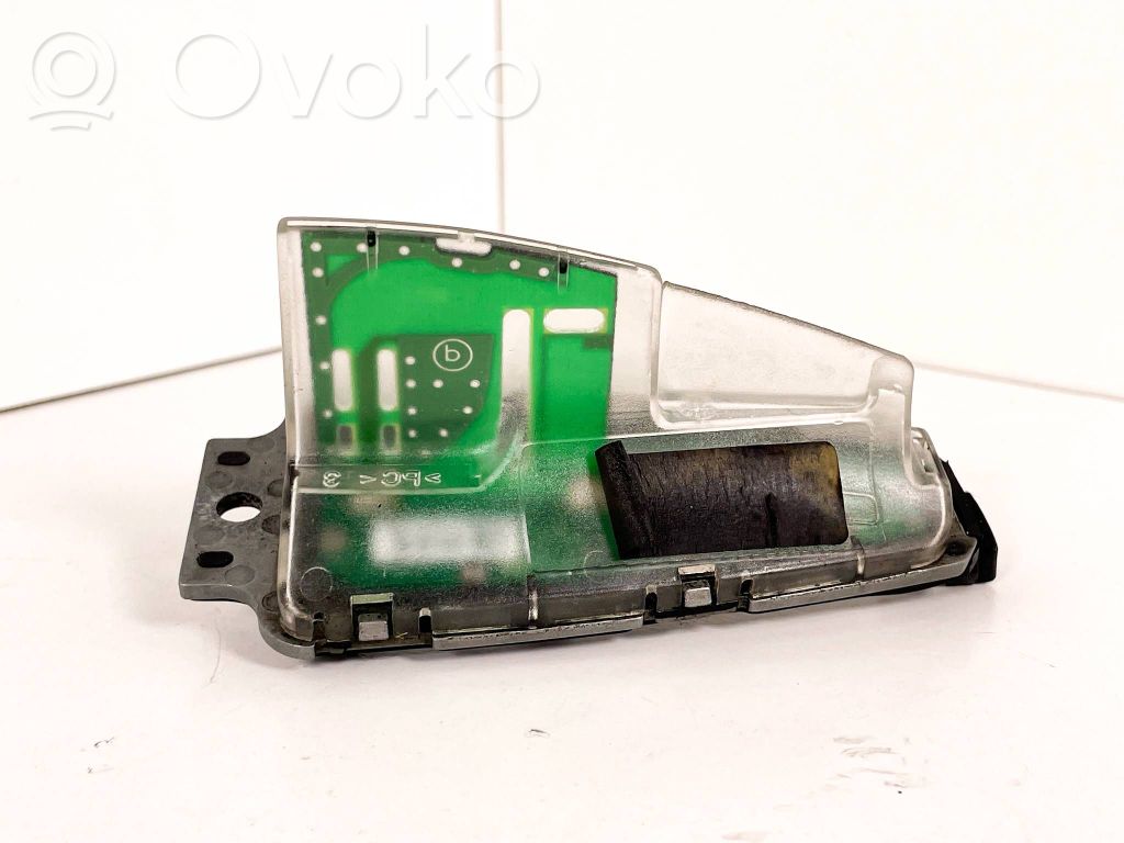 GPS-pystyantenni   1682606,30000776BF,SA0013760,65206935688,65206940417,65209226893,6935688,6940417,9226893