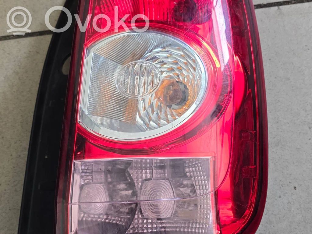 Dacia Duster Galinis žibintas kėbule 