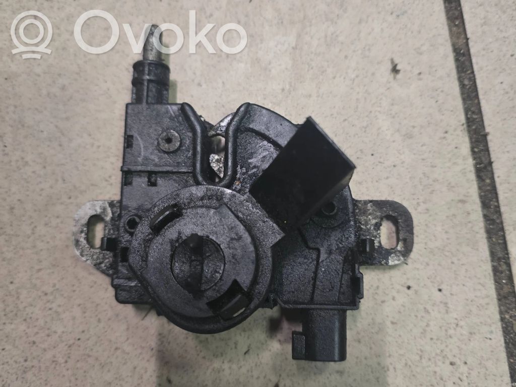 Ford Focus Dzinēja pārsega slēdzene 