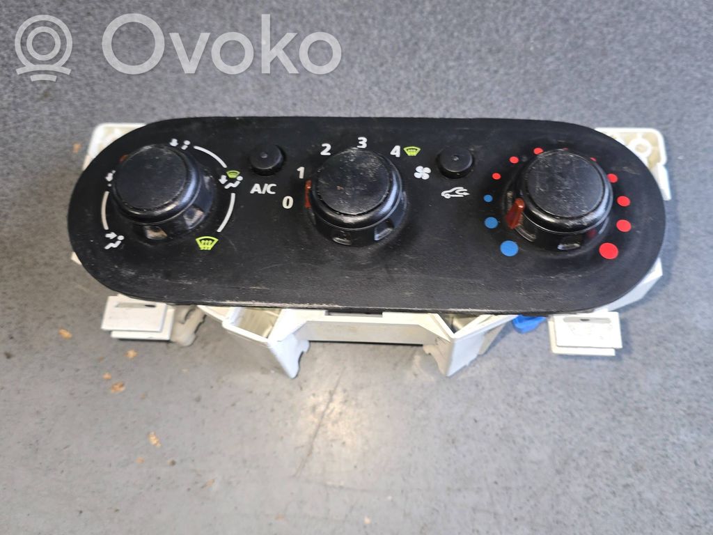 Opel Vivaro Climate control unit 