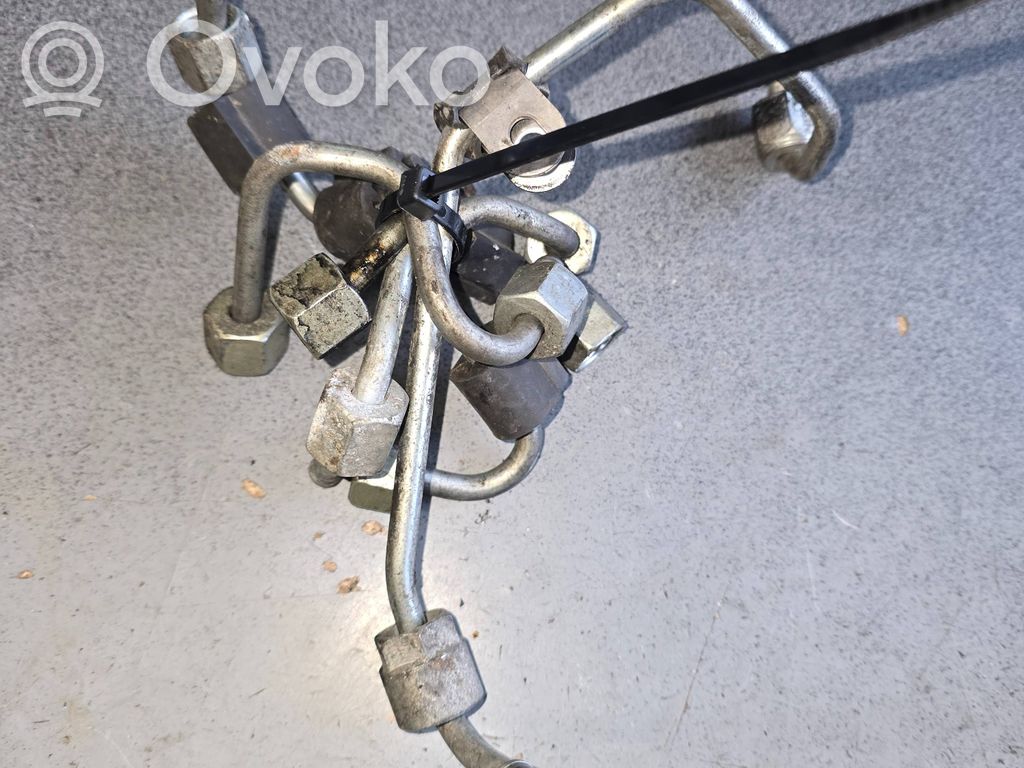 Volkswagen Caddy Degvielas maģistrālā caurule 