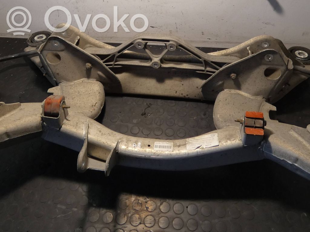 Audi A8 S8 D3 4E Galinis traversas 