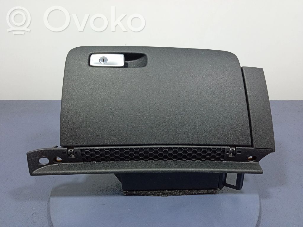 Audi A1 Daiktadėžė 