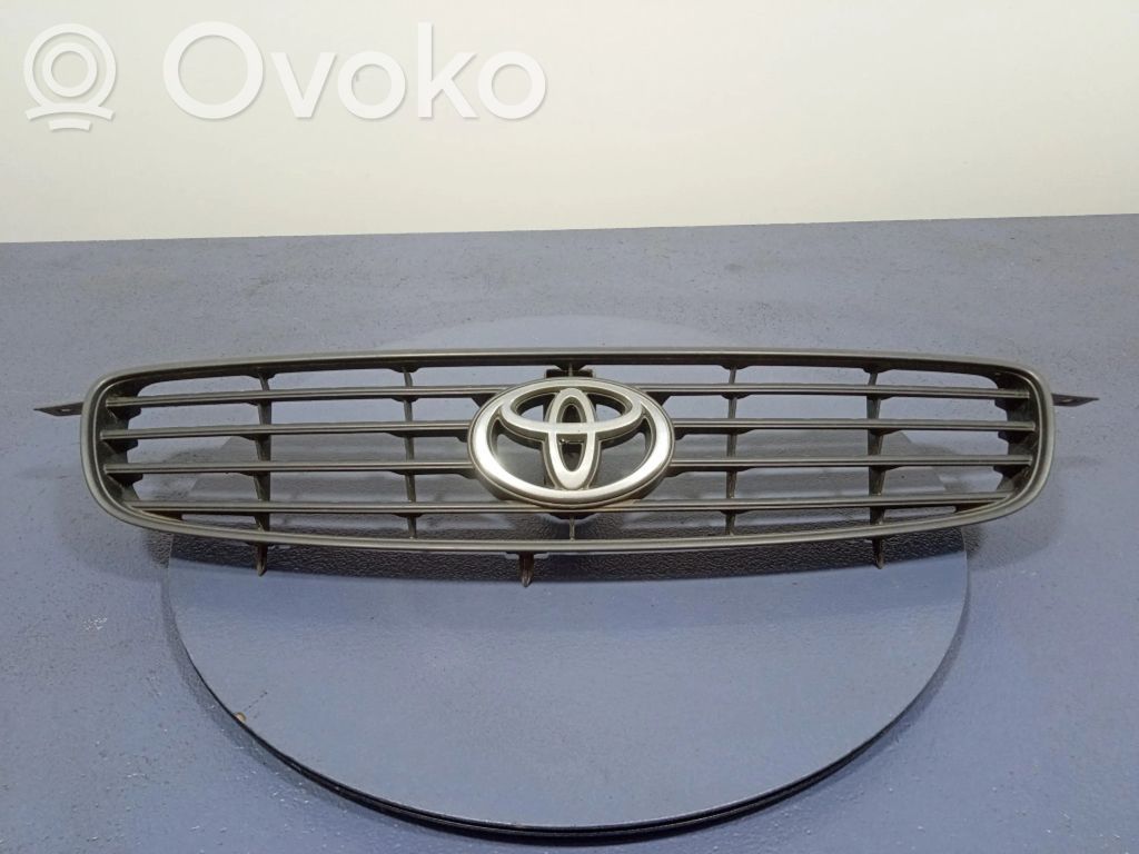 Toyota Corolla E110 Priekšējais režģis 