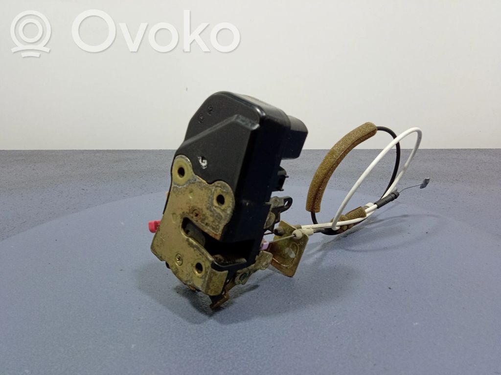 Serrure de porte avant