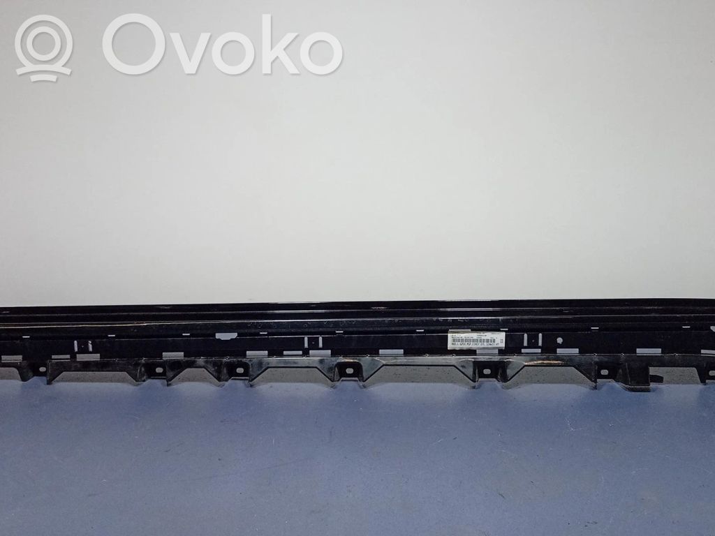 BMW i4 Front sill (body part) 