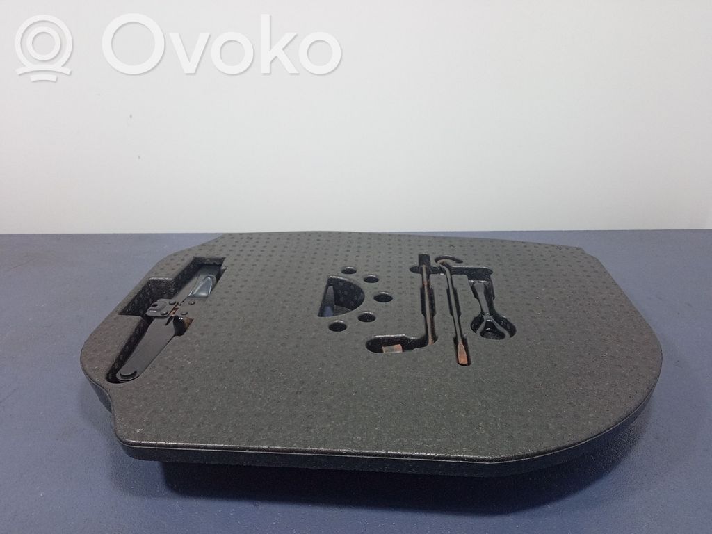 Nissan Primera Rivestimento pannello inferiore del bagagliaio/baule