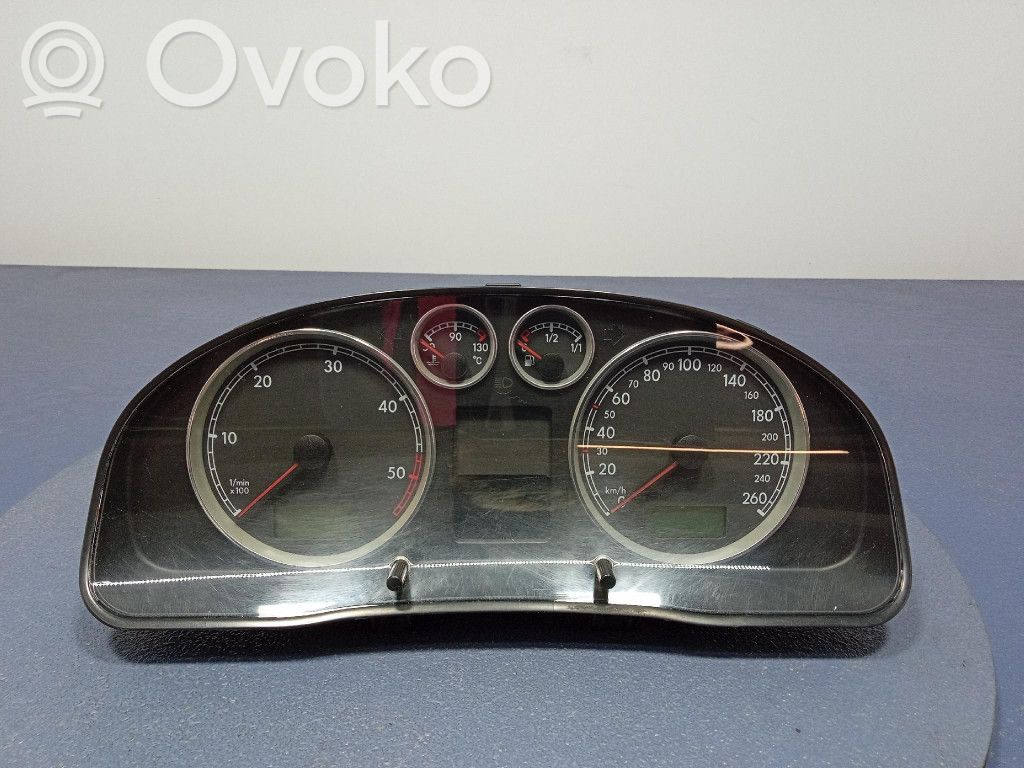 Volkswagen PASSAT B5.5 Licznik / Prędkościomierz 