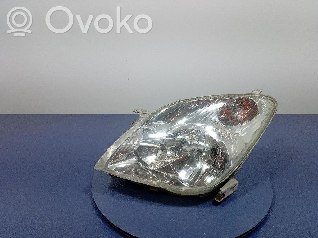 Toyota Corolla Verso E121 Lampa przednia 