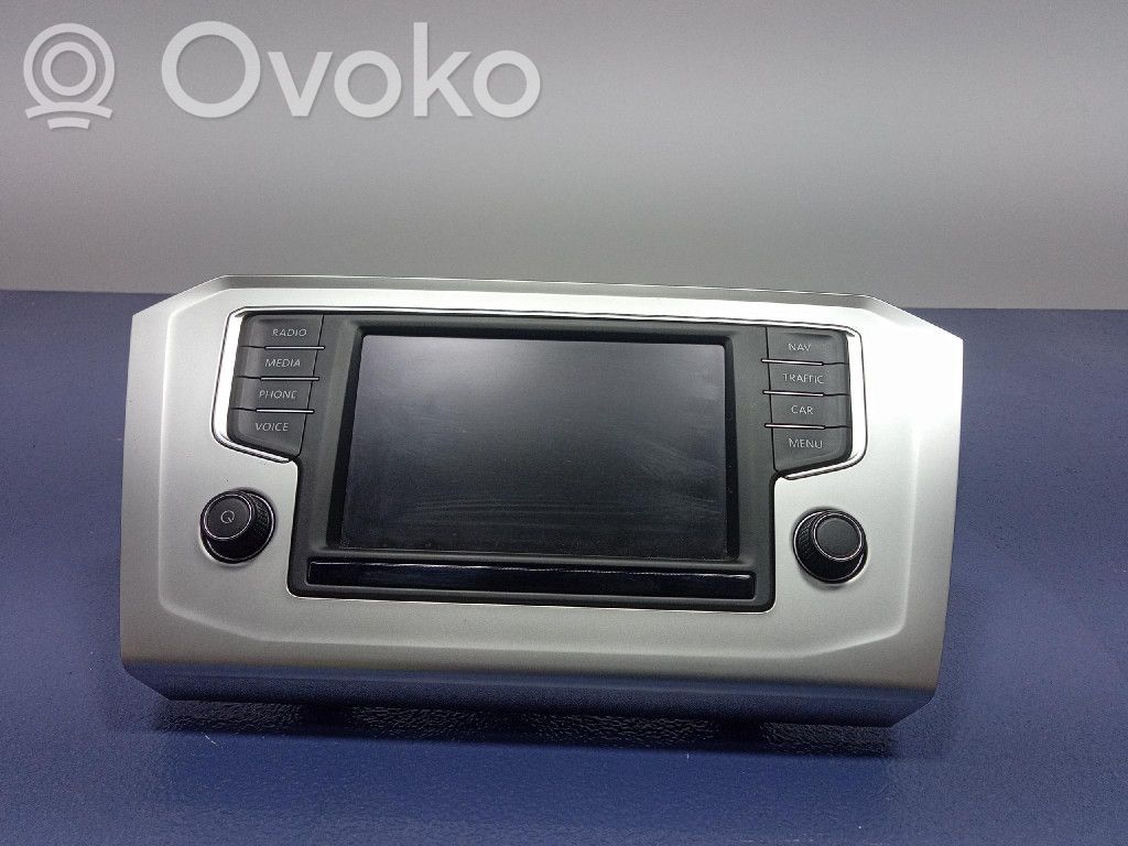 Volkswagen PASSAT CC Panel / Radioodtwarzacz CD/DVD/GPS 