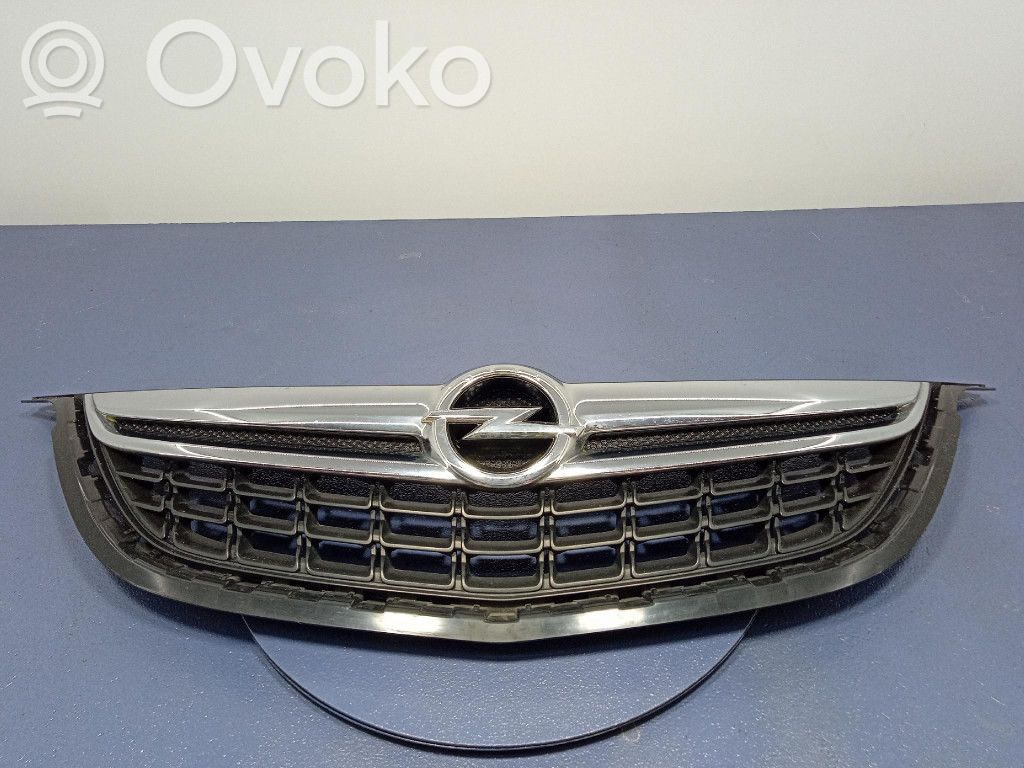 Opel Zafira C Atrapa chłodnicy / Grill 