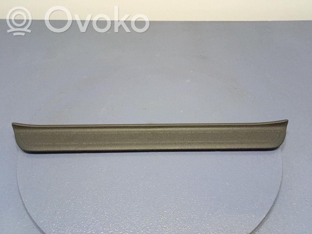 Autres éléments de garniture marchepied   85873J7100,85873J7100