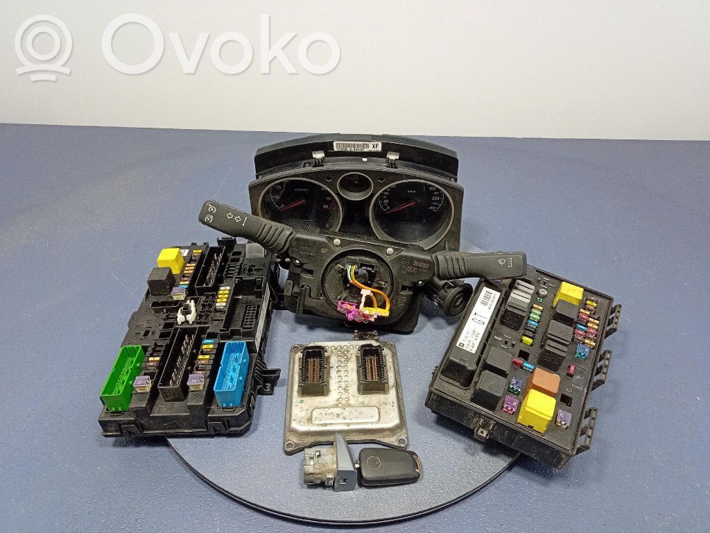 Opel Zafira B Unidad de control/módulo ECU del motor 