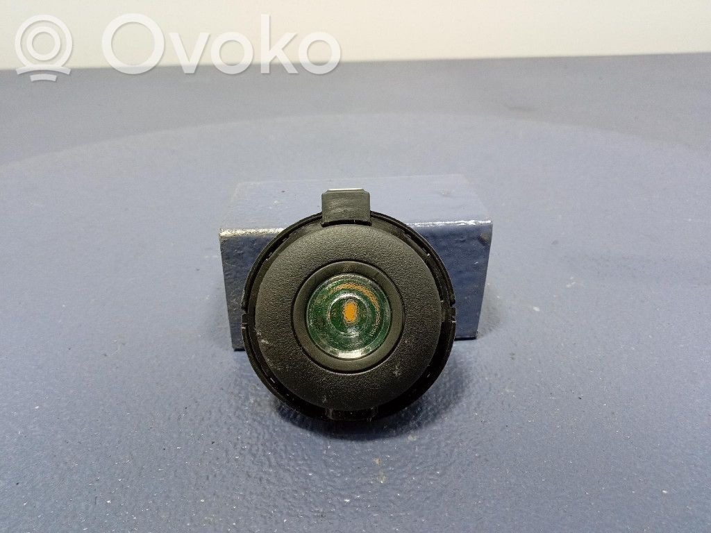 Jeep Grand Cherokee Wewnętrzna lampka bagażnika 