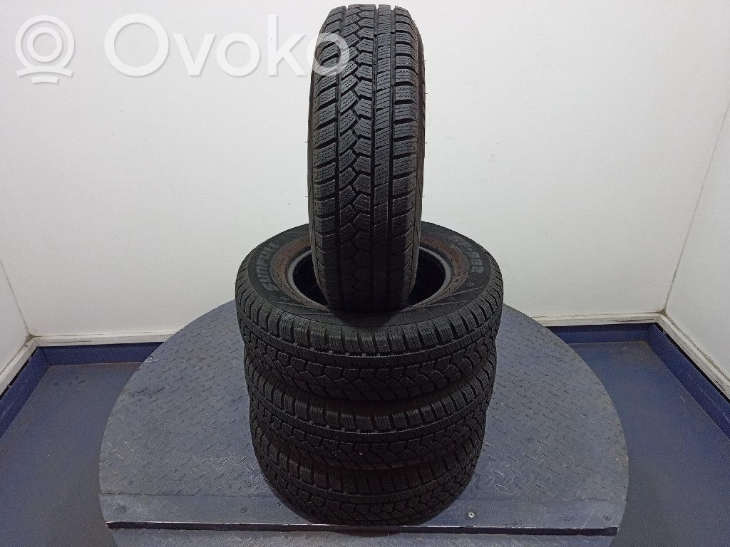 Opel Corsa B Anvelopă iarnă R17 
