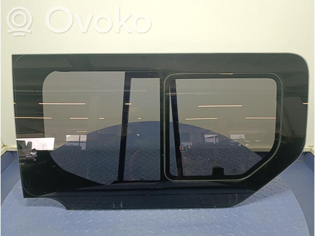 Opel Vivaro Vitre de fenêtre porte arrière