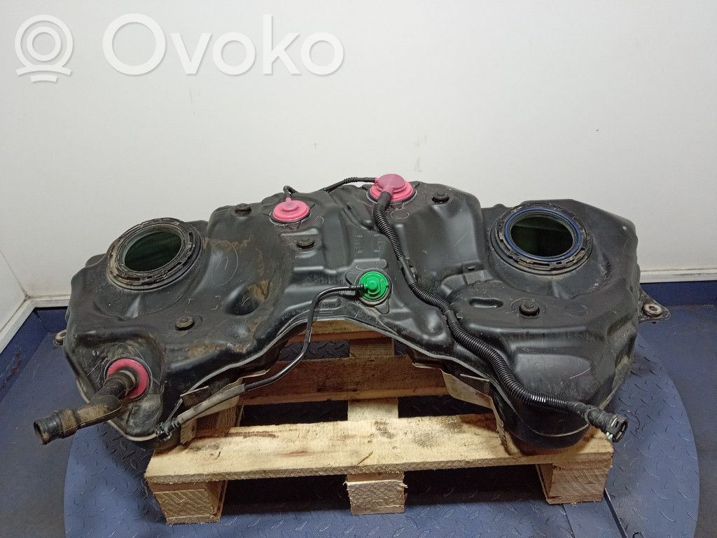 Lexus IS III XE30 Depósito de combustible