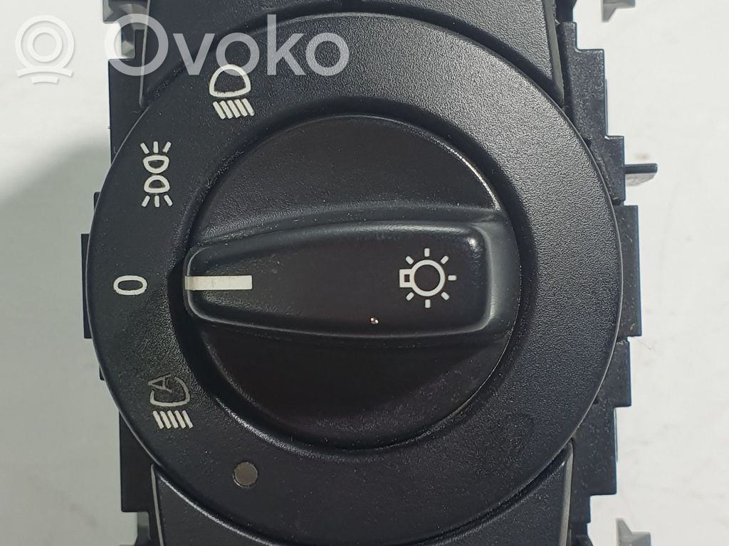 Lukturu slēdzis   33600201,6932796