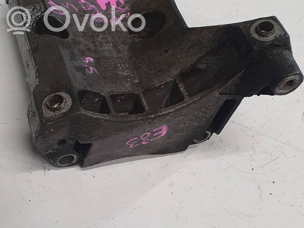 A/C compressor mount bracket   7796352,592801