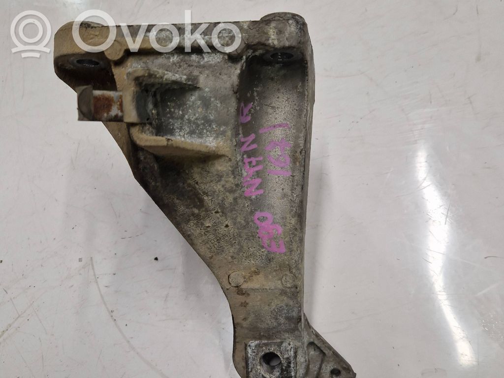 Variklio tvirtinimo kronšteinas   6781916