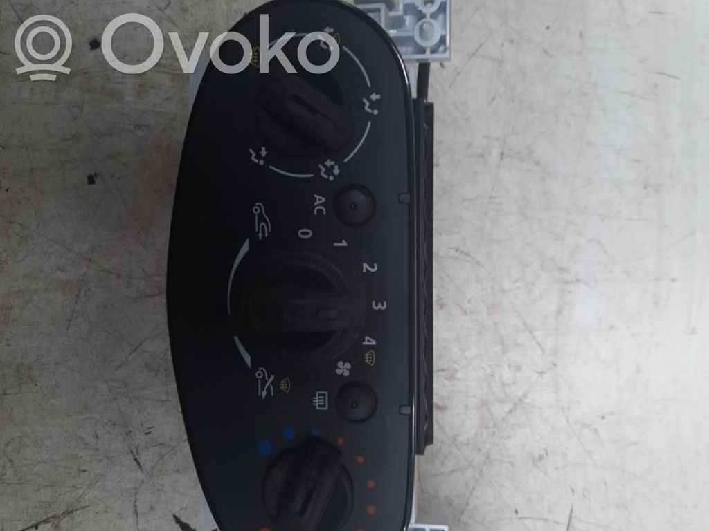 Dacia Duster Climate control unit 